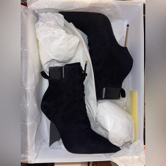 Good American Scandal Lace Up Stilleto Booties Stone BNWB Womens Size 9 Blk/Gold - Picture 11 of 16